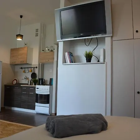Ohmyhome - Sunny Apartment In City Center Warsaw Exterior photo