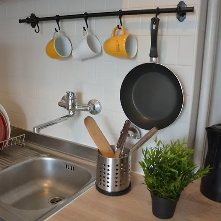 Ohmyhome - Sunny Apartment In City Center Warsaw Exterior photo