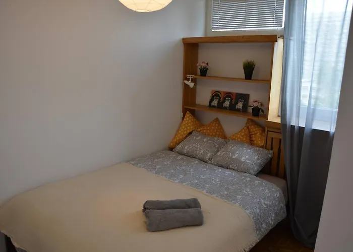 Ohmyhome - Sunny Apartment In City Center